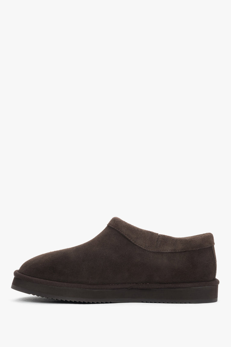Women's dark brown velour clogs on a flexible platform with fur lining Estro - side view.