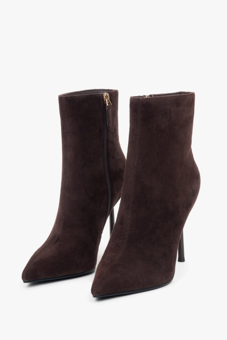 Women’s dark brown high-heeled ankle boots in natural velour Estro.