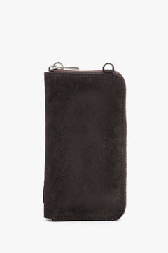 Women’s dark brown Estro pouch made of Premium Italian genuine velour.