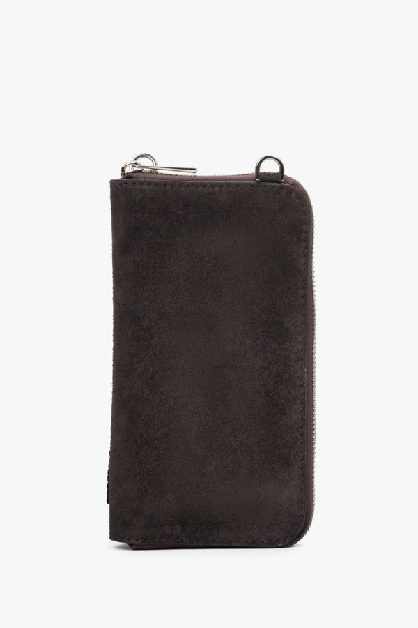 Women’s dark brown Estro pouch made of Premium Italian genuine velour.
