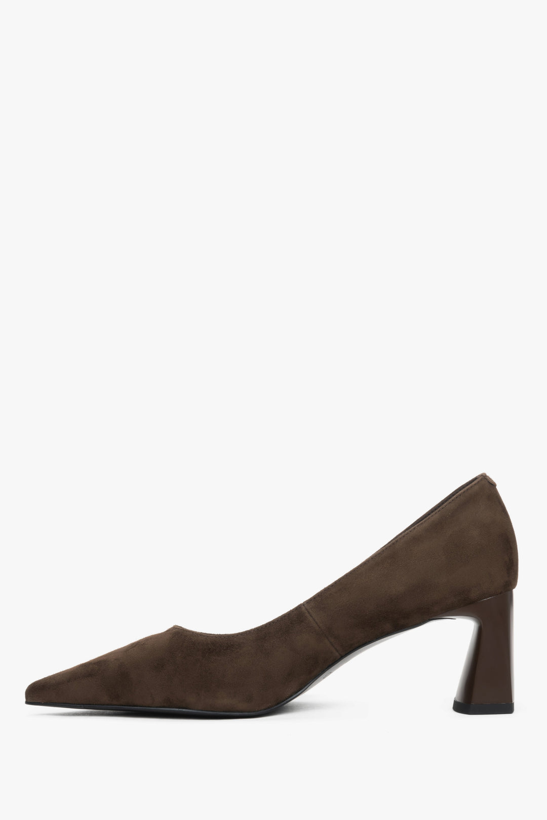 Women’s dark brown shoes on a stable block heel made of natural velour with a pointed toe, Estro.