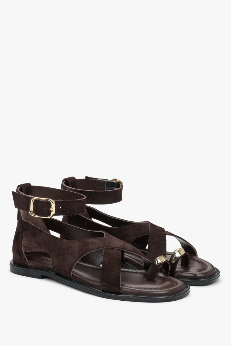 Soft dark brown women’s Estro fisherman-style sandals made of natural velour.