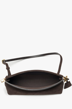 Open-top velour shoulder bag with comfortable 27 cm handle for everyday wear.