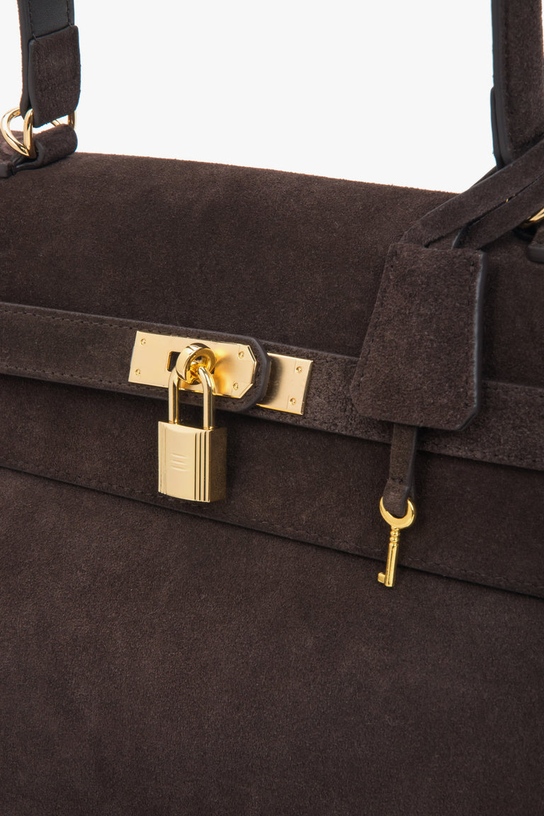 Dark brown women’s velour shoulder bag with gold hardware, Estro.