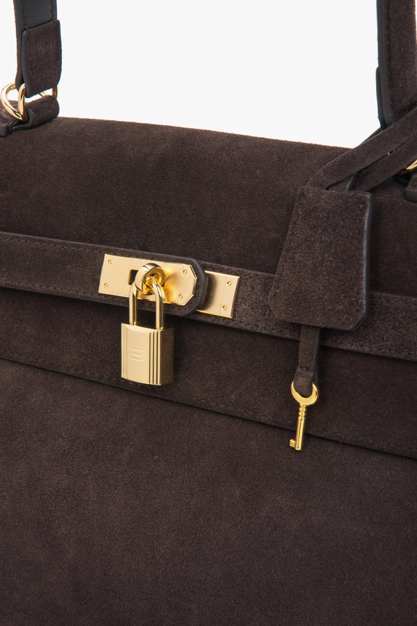 Dark brown women’s velour shoulder bag with gold hardware, Estro.