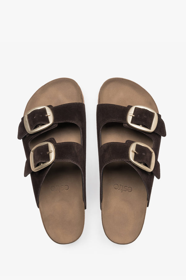 A top-down view of the contoured insole made entirely of 100% light genuine leather, ensuring luxurious underfoot comfor