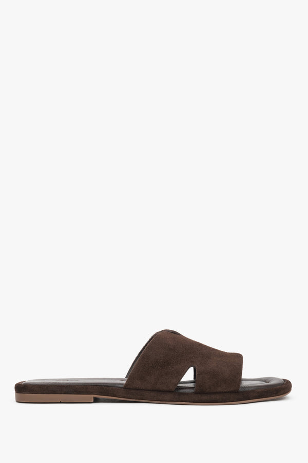 Women’s slip-on mules showcasing a flat, flexible TPU sole profile and a comfortably contoured instep.