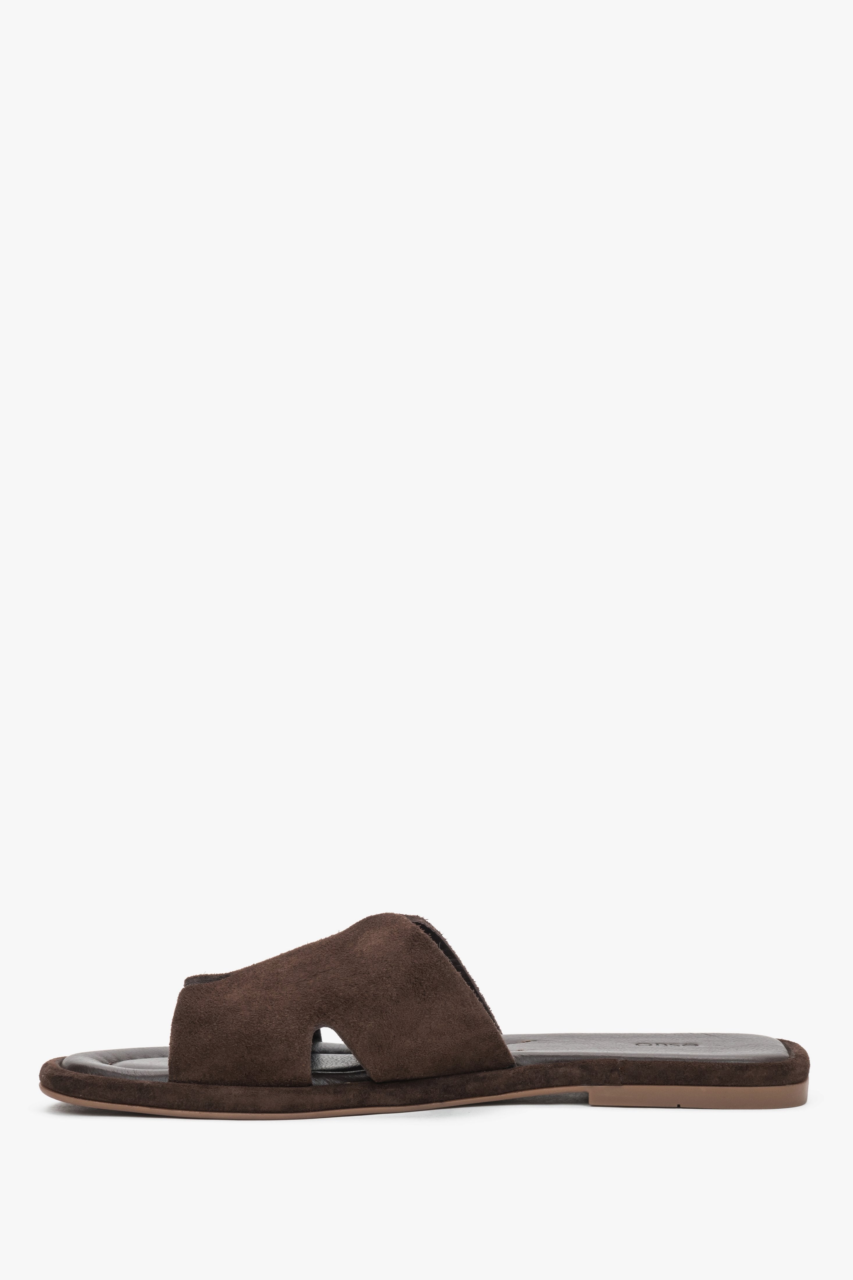 Women’s slip-on mules showcasing a flat, flexible TPU sole and a comfortably contoured instep.
