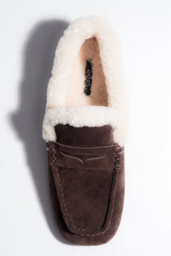 Estro - women's dark brown velour winter loafers with fur lining.