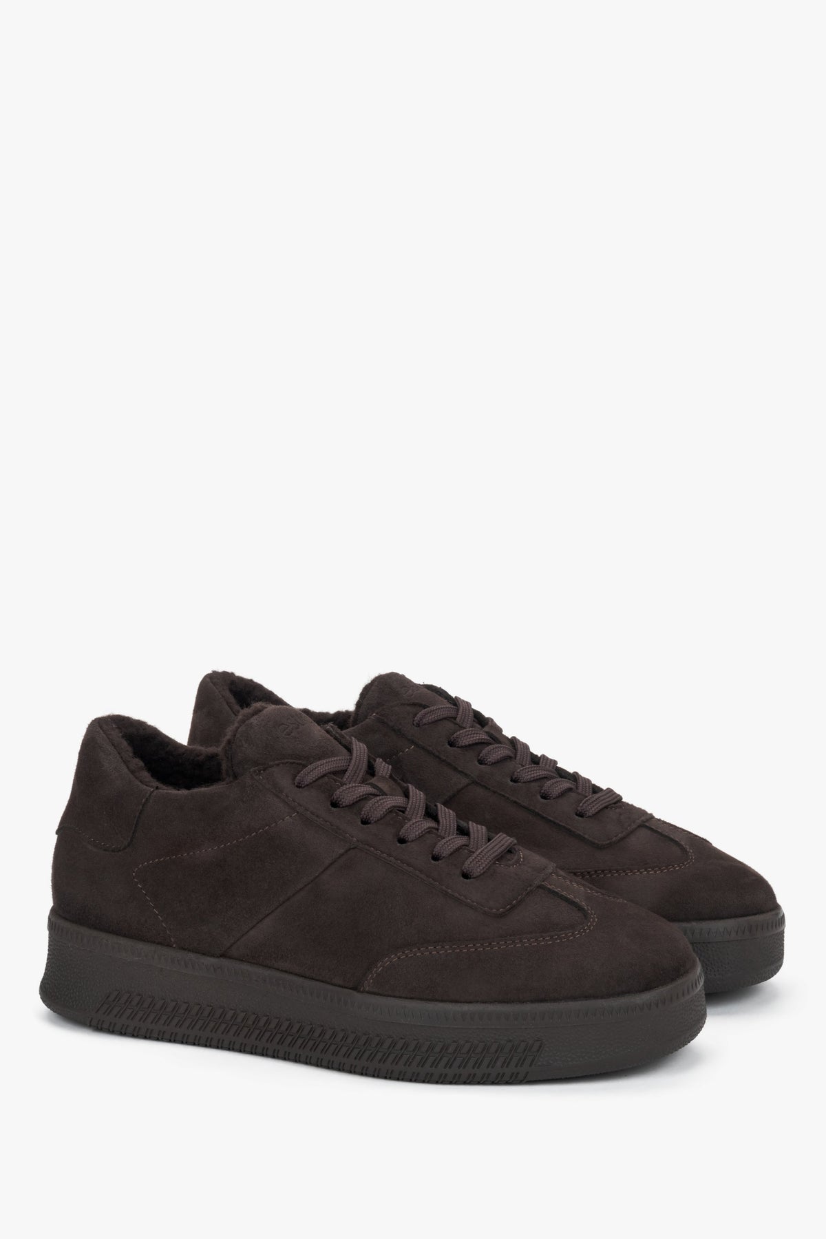 Women's dark brown velour sneakers with a faux fur lining for winter by Estro.