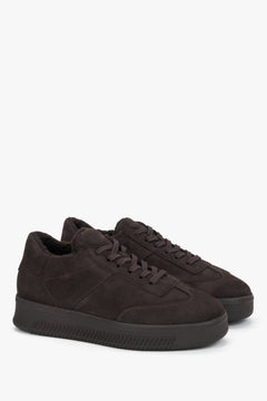 Women's dark brown velour sneakers with a faux fur lining for winter by Estro.