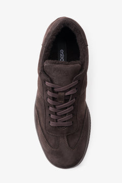 Women's dark brown velour sneakers with a soft faux fur lining for winter by Estro.