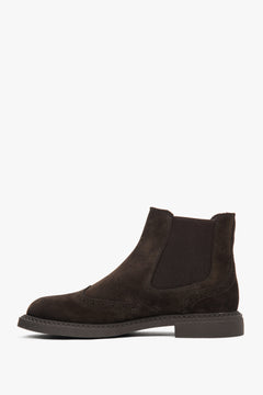 Elegant women’s Chelsea boots in deep brown, perfect for autumn styling.