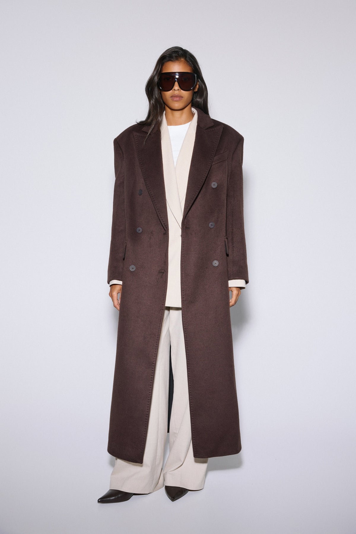 Dark brown wool-cashmere blend women's coat with structured broad shoulders, Estro.