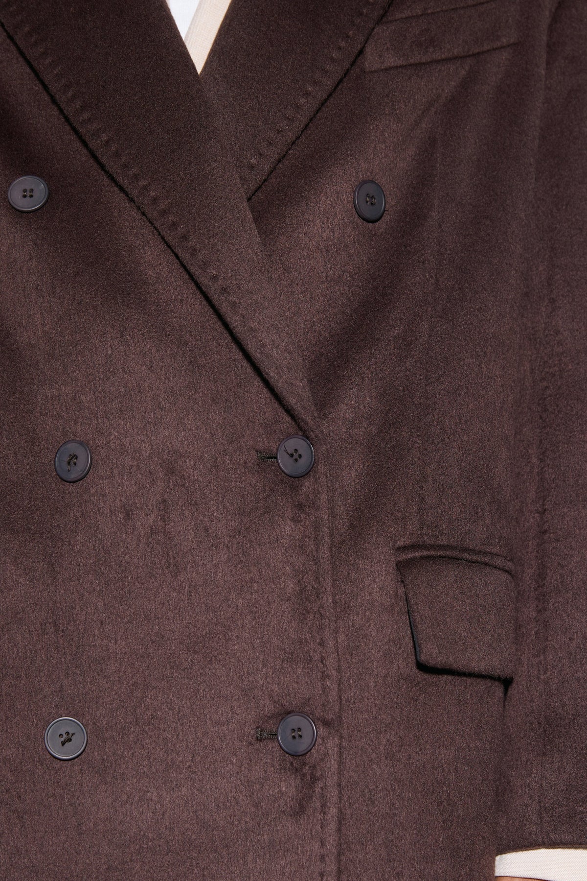 Women's dark brown wool and cashmere coat Estro - close-up view showing the refined fabric texture and lapel detailing.