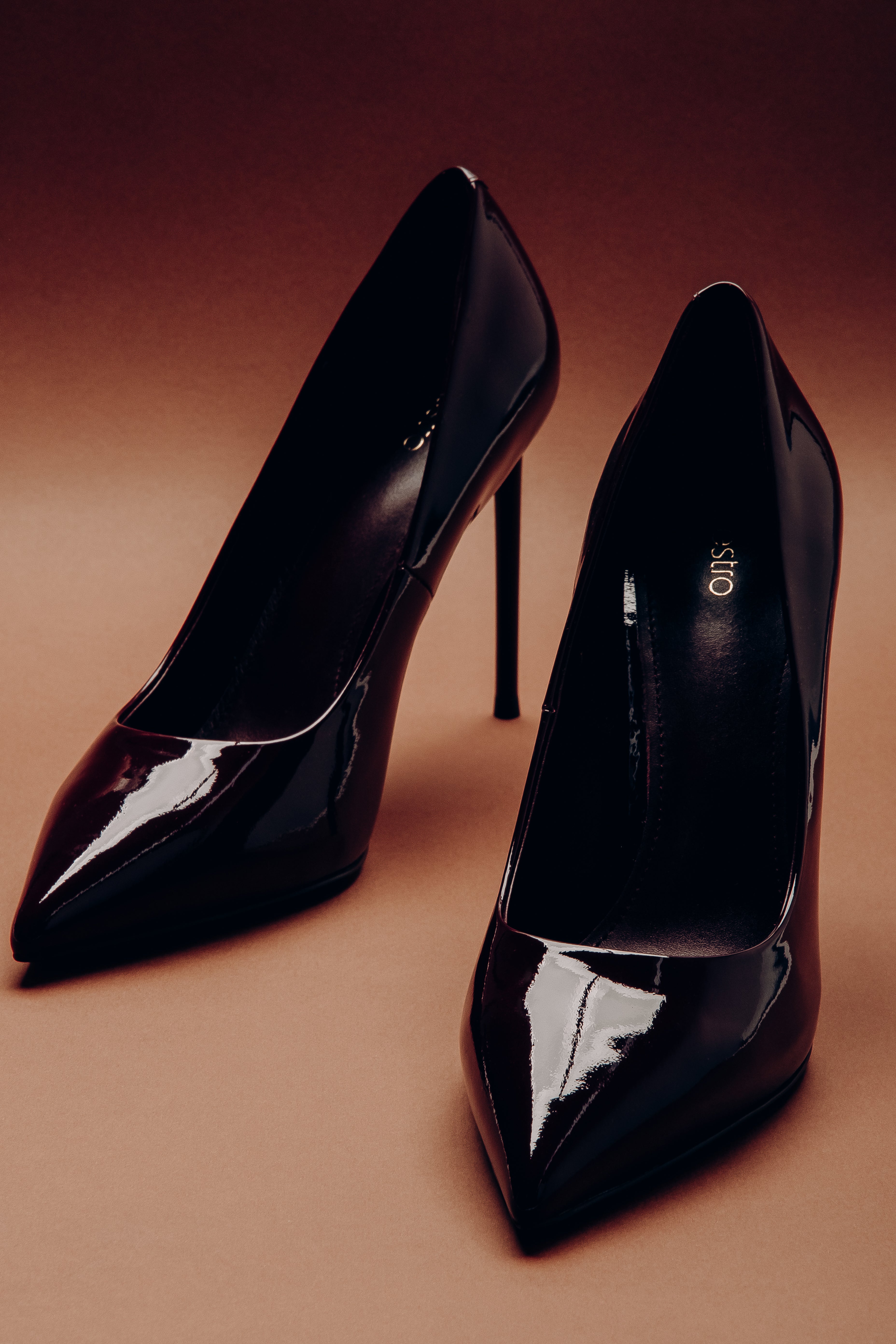 Elegant Women's Patent Leather Stilettos in Burgundy Estro.
