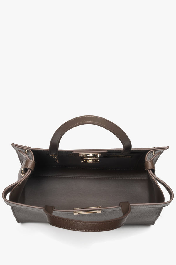 Sophisticated leather tote bag with a compact shape, perfect for everyday essentials and polished daily looks.