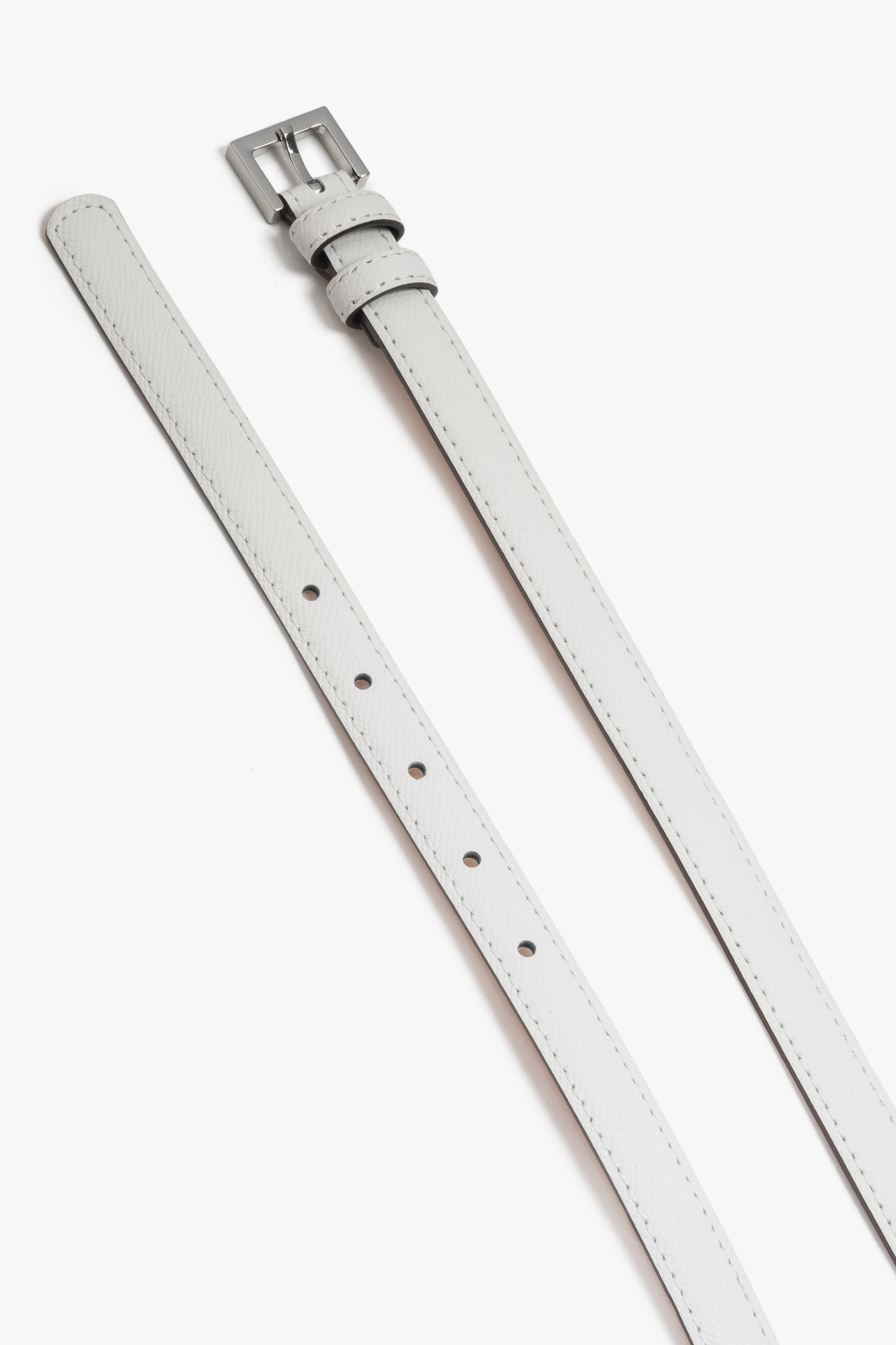 Stylish and feminine white leather belt for women with silver-tone hardware, Estro ER00118289.