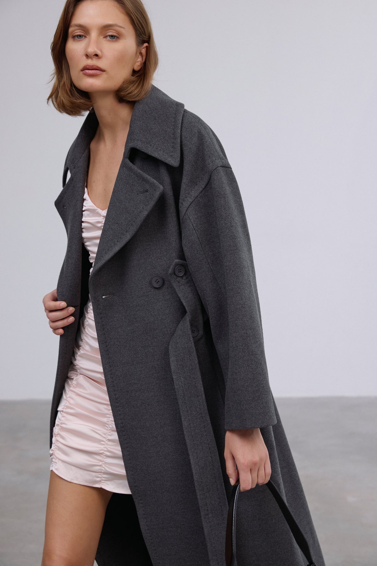Long women's dark grey natural wool coat, double-breasted design with a belt by Estro.