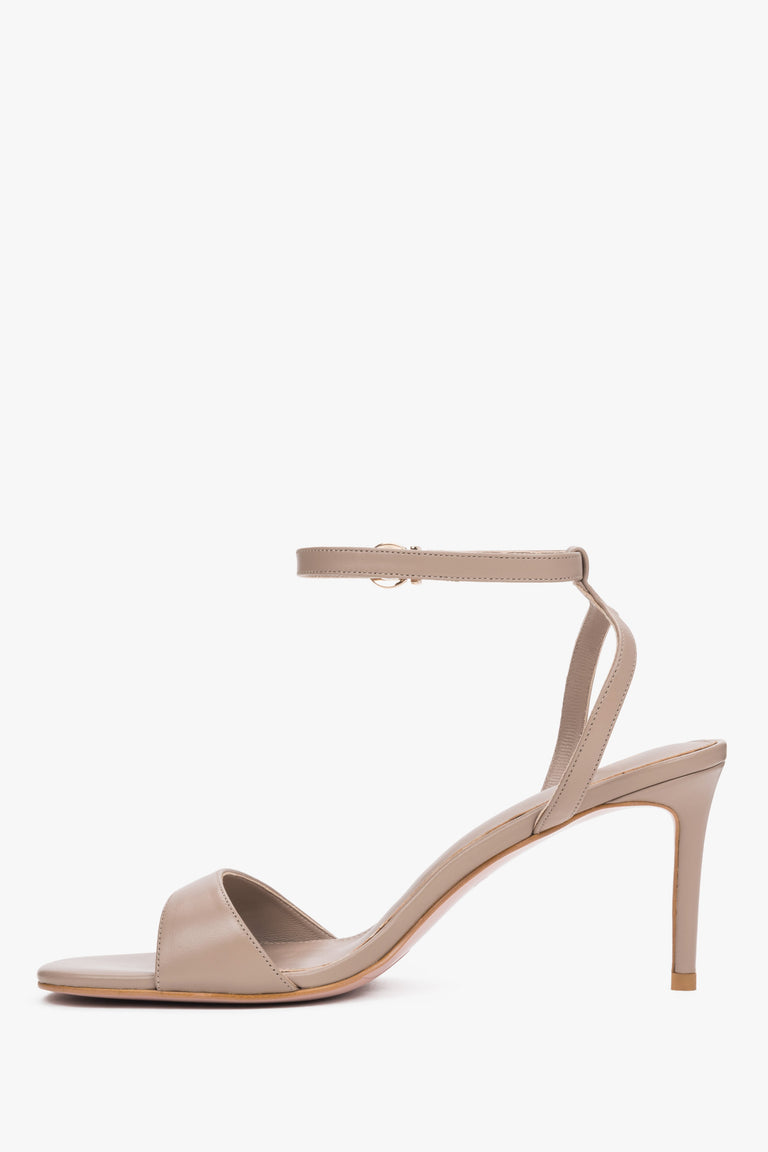 Elegant beige leather high-heel sandals with chevro lining.