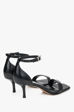 Minimalist black summer sandals on a mid-height stiletto heel, Estro.
