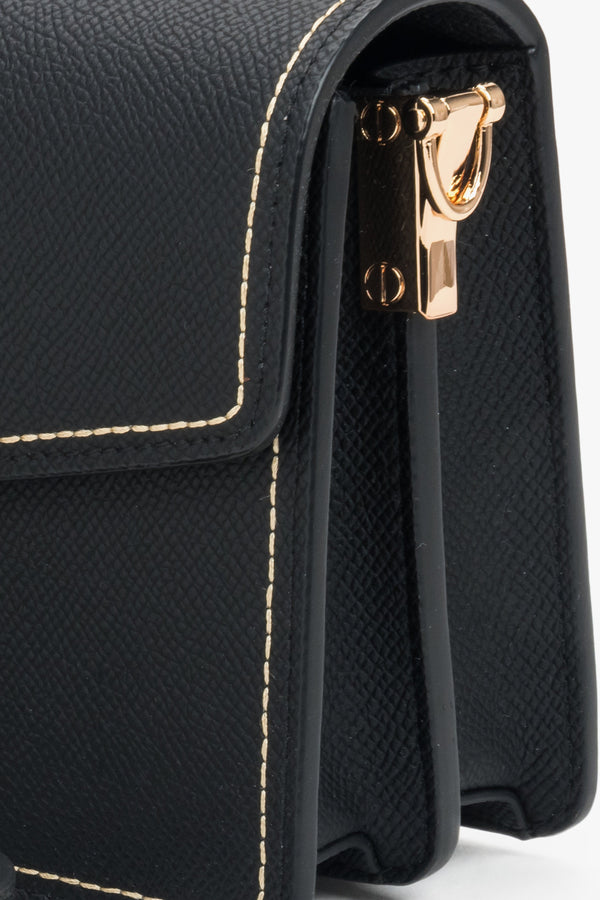 With gold details — an elegant black women’s shoulder bag by Estro.