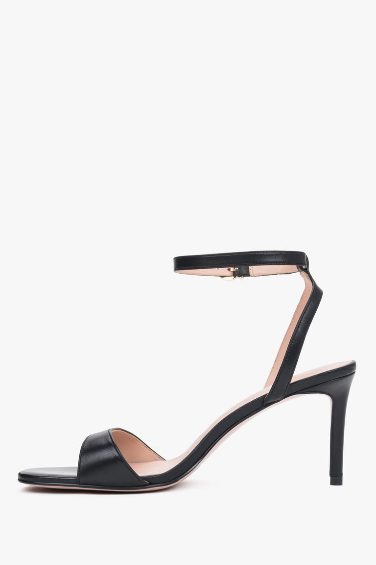 Elegant black leather high-heel sandals with chevro lining.