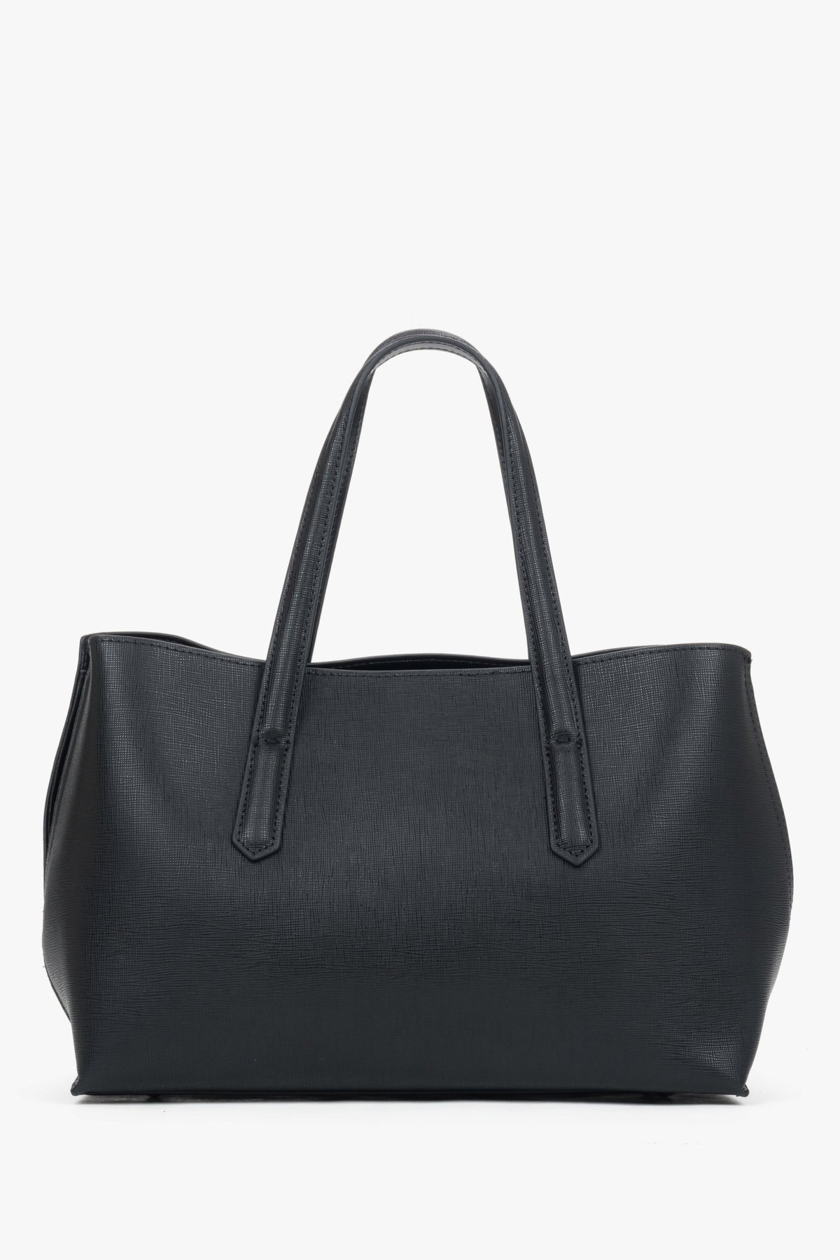 Spacious leather shoulder featuring one main compartment and two interior pockets.