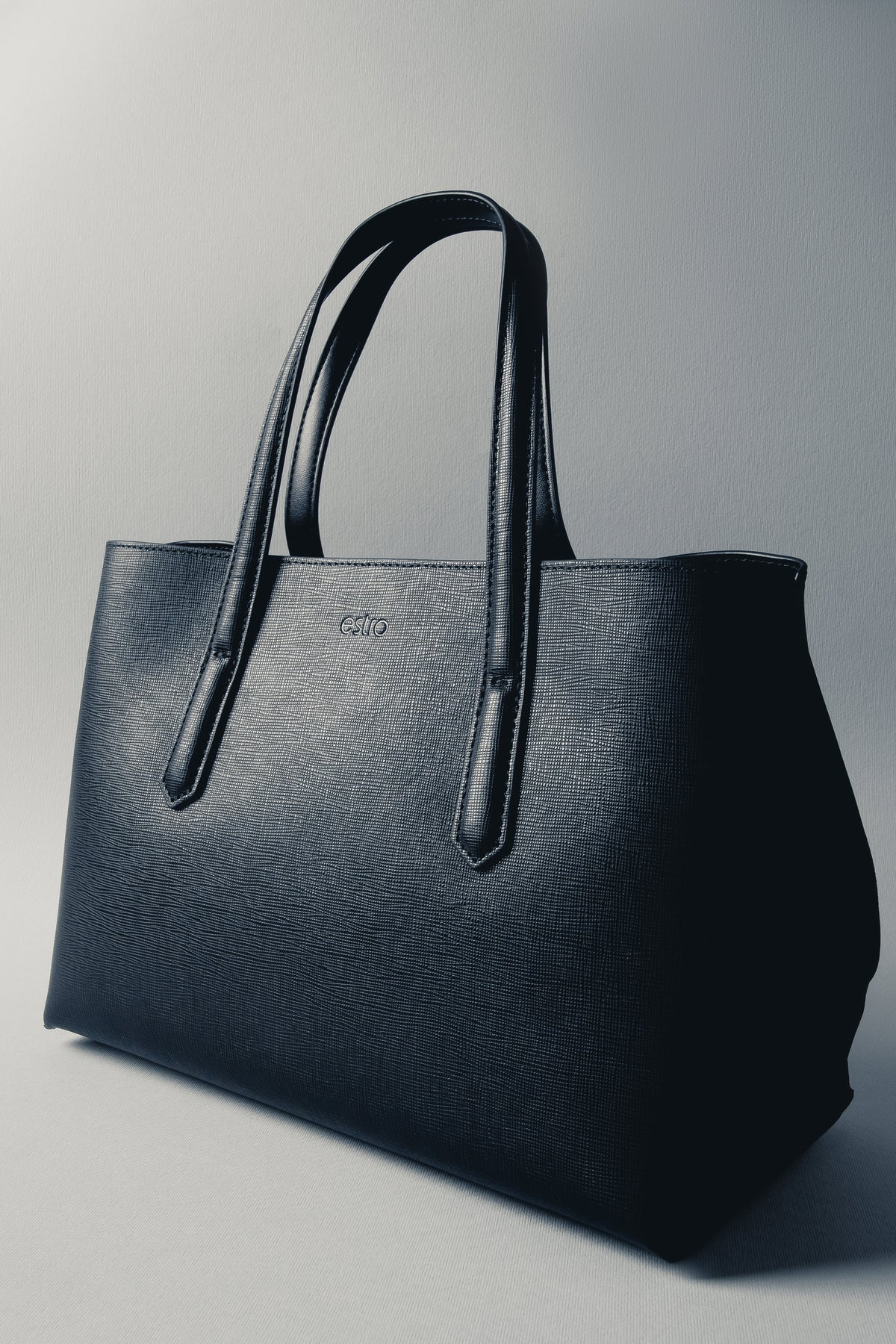 Women's Elegant Black Tote Bag made of Genuine Leather Estro ER00119140.