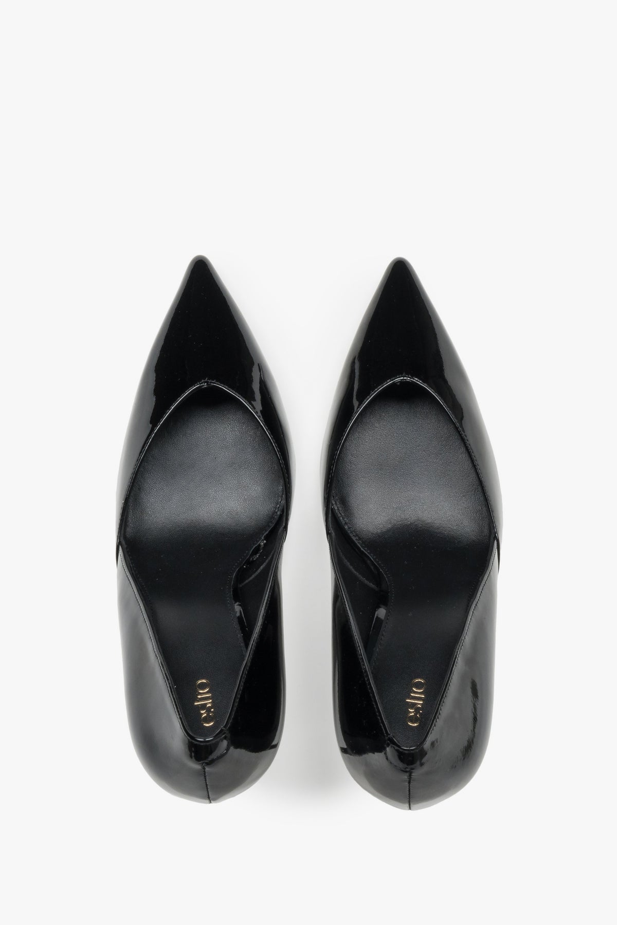 Women's pumps, elegant, black, made of patent leather, with a pointed toe, Estro.
