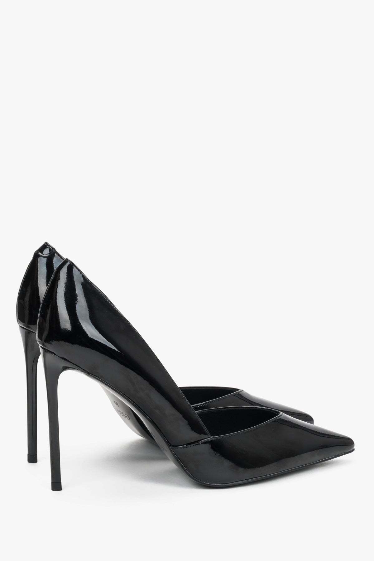Made of patent leather, elegant black women's pumps with a pointed toe Estro.