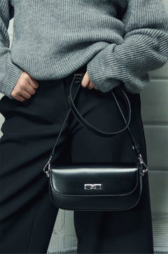 Women's Elegant Black Smooth Genuine Leather Shoulder Bag with Silver Hardware Estro ER00118436.
