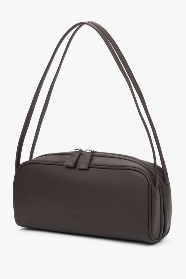 Elegant dark brown women’s shoulder bag made of genuine leather.