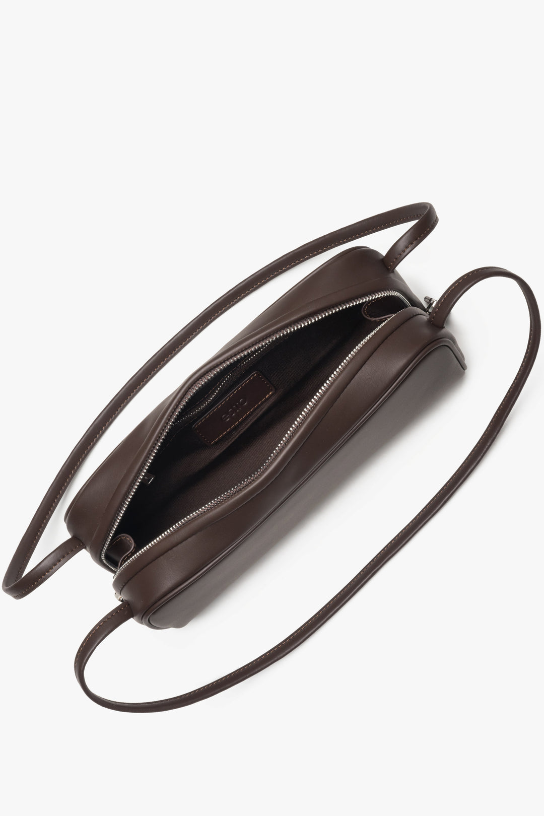 Made of genuine leather — an elegant dark brown women’s shoulder bag by Estro.
