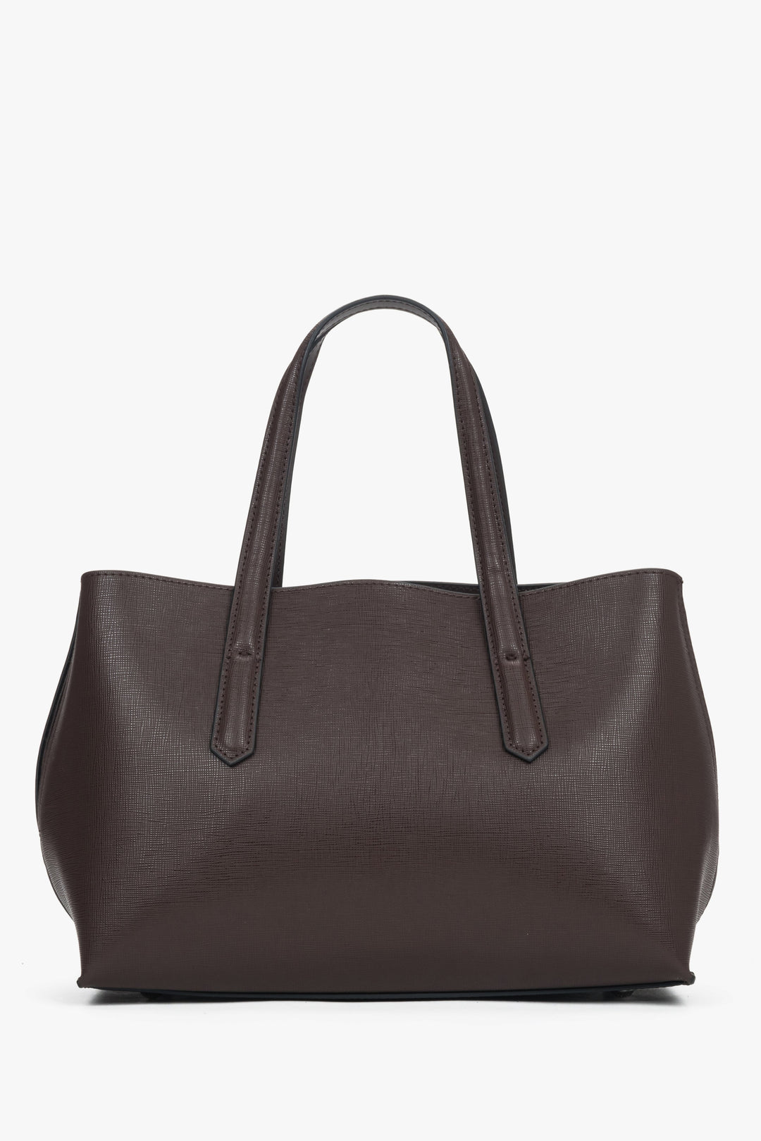 Spacious leather shoulder bag featuring one main compartment and two interior pockets.