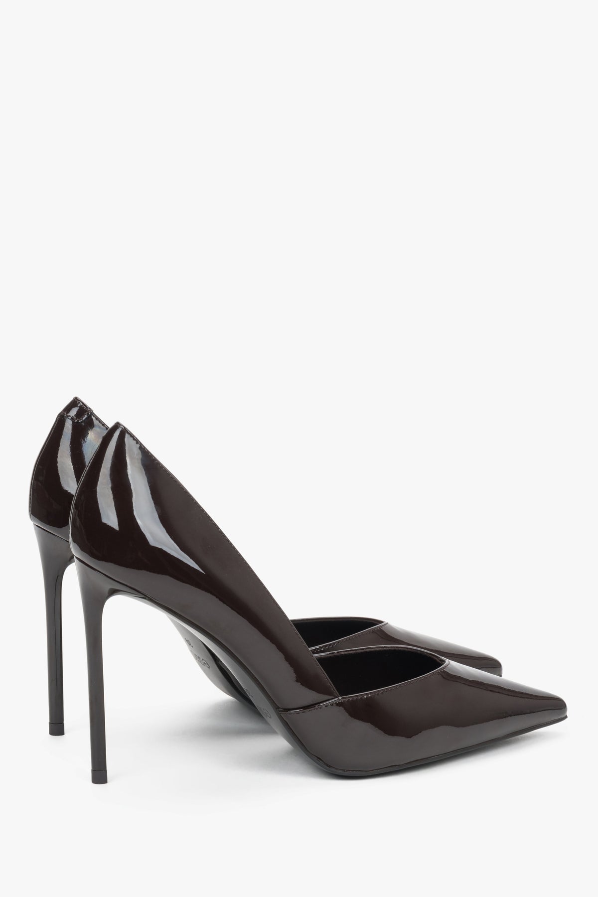 Made of patent leather, elegant dark brown women's pumps with a pointed toe Estro.