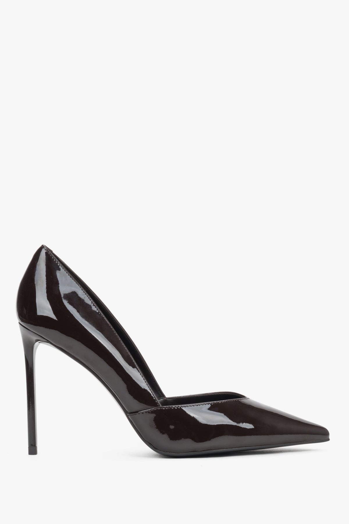 Women's elegant dark brown pumps with a pointed toe made of patent leather Estro.