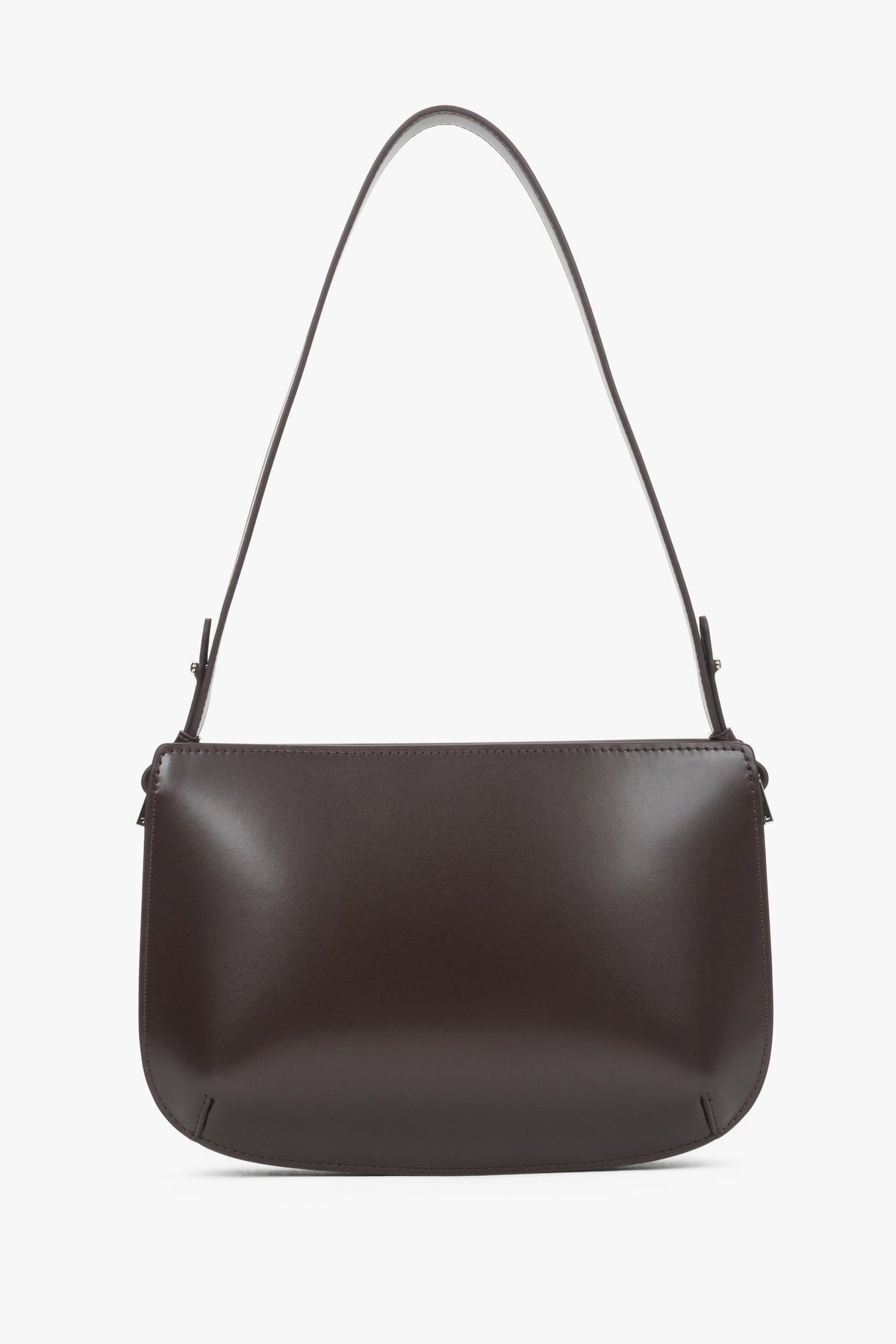 Slim silhouette featuring three compartments and two interior pockets for organized storage.