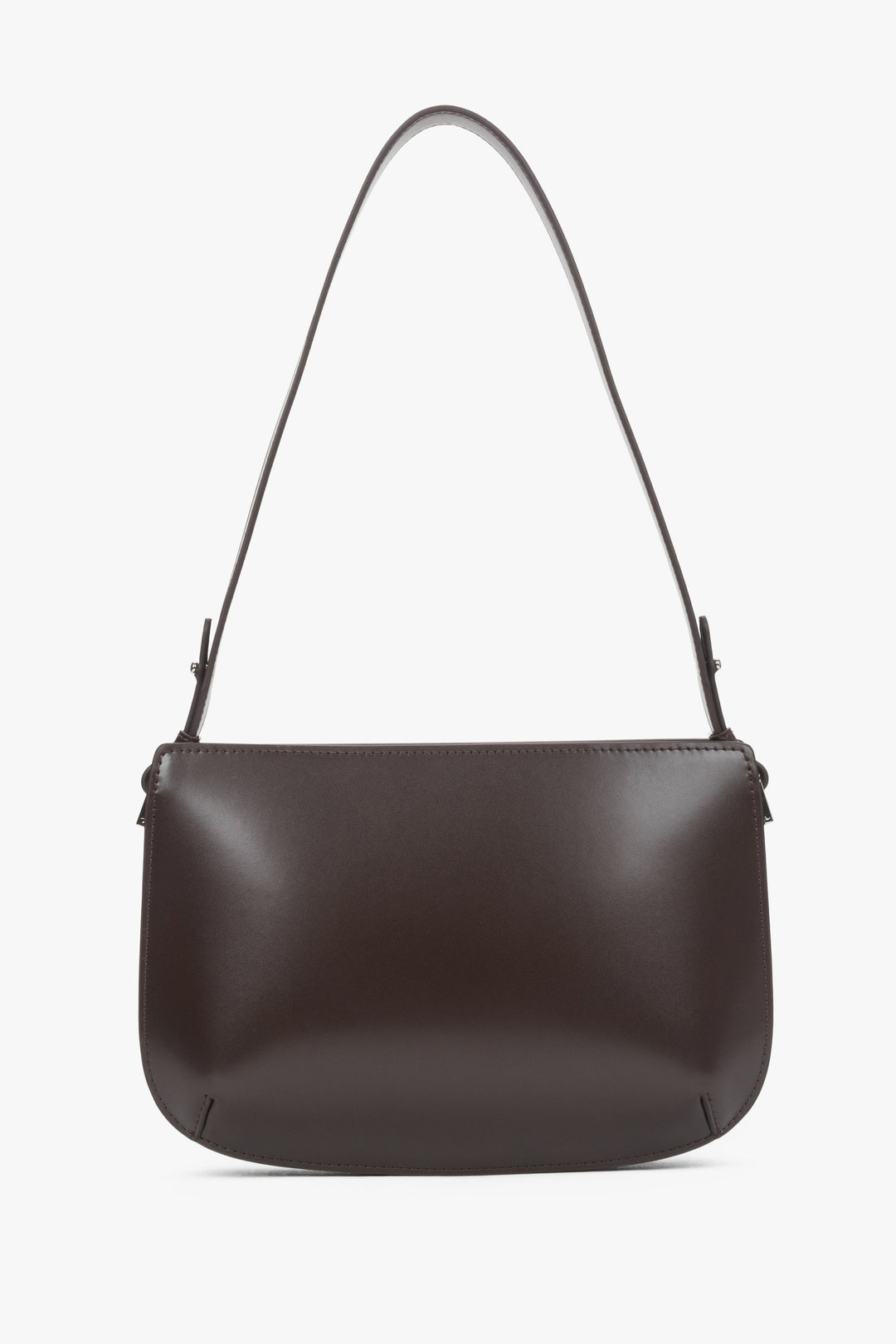 Slim silhouette featuring three compartments and two interior pockets for organized storage.