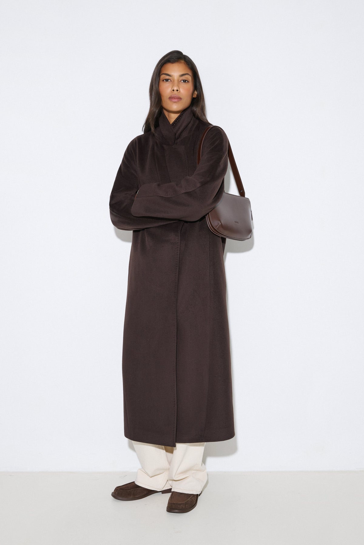 Women's Elegant Dark Brown Shoulder Bag made of Genuine Leather Estro ER00118994.