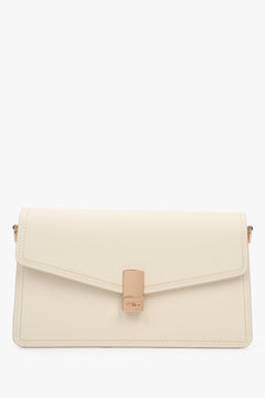 Women’s elegant light beige natural leather shoulder bag with gold details, Estro.