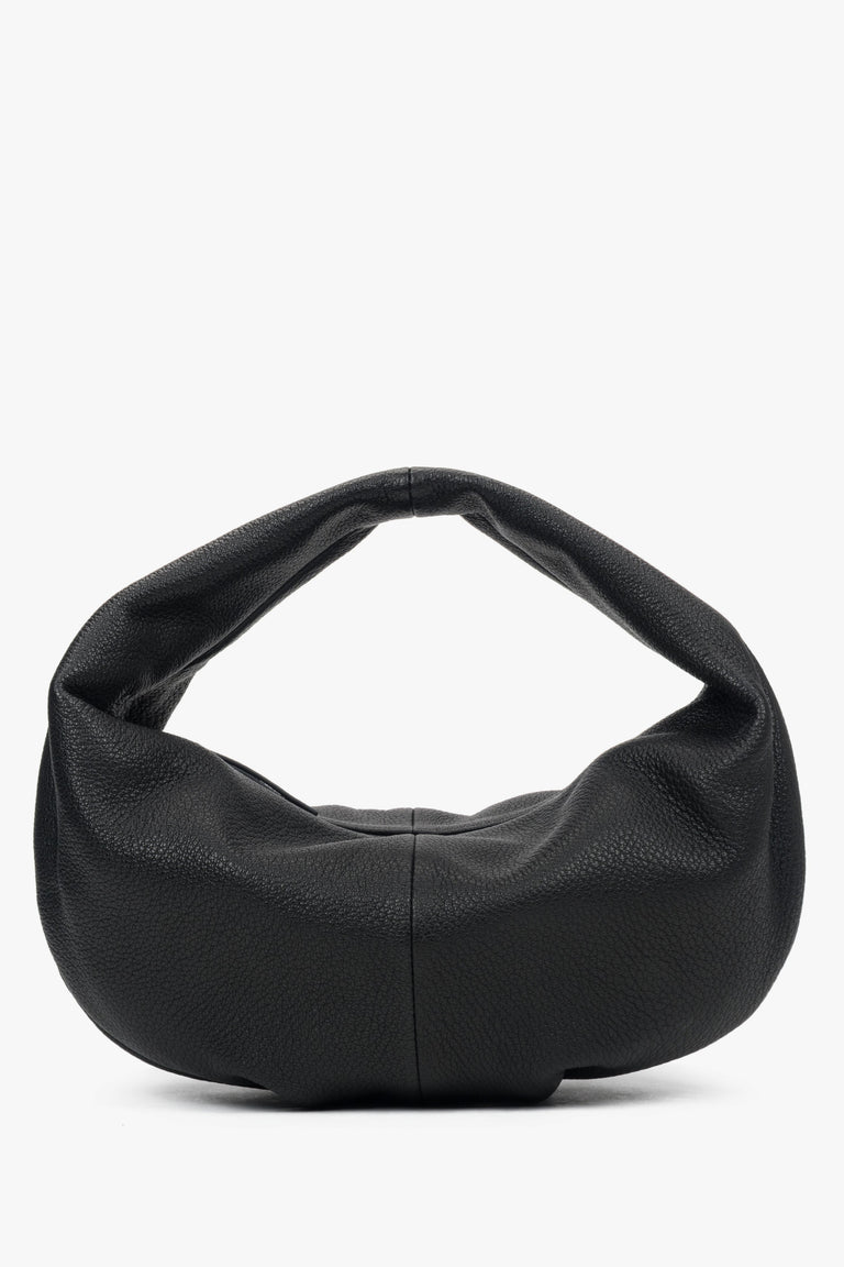 Women’s Flexible Black Half-Moon Handbag  made of Genuine Leather Estro.