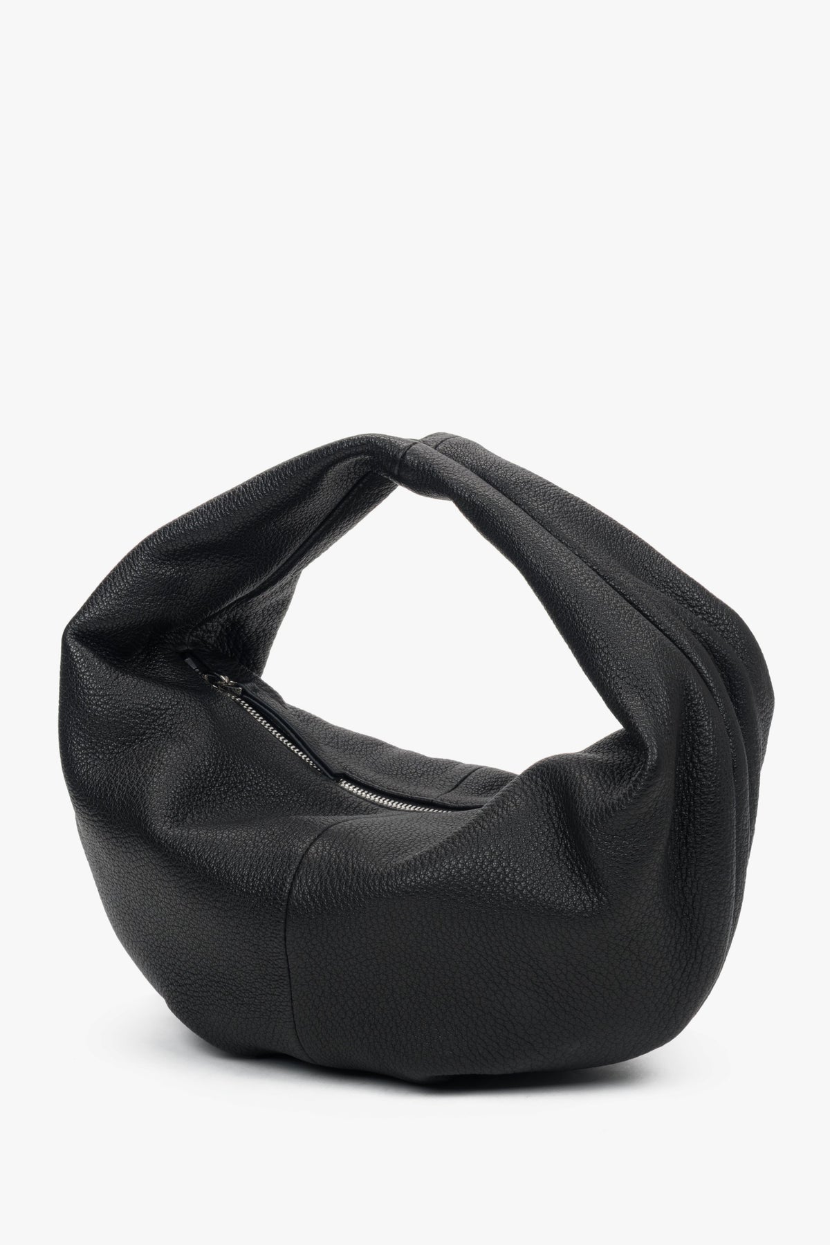 Women's flexible black half-moon bag made of genuine leather, Estro ER00118346.