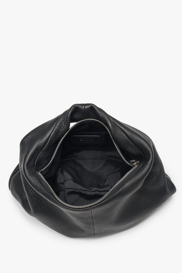 Women's flexible black half-moon bag made of genuine leather, Estro.