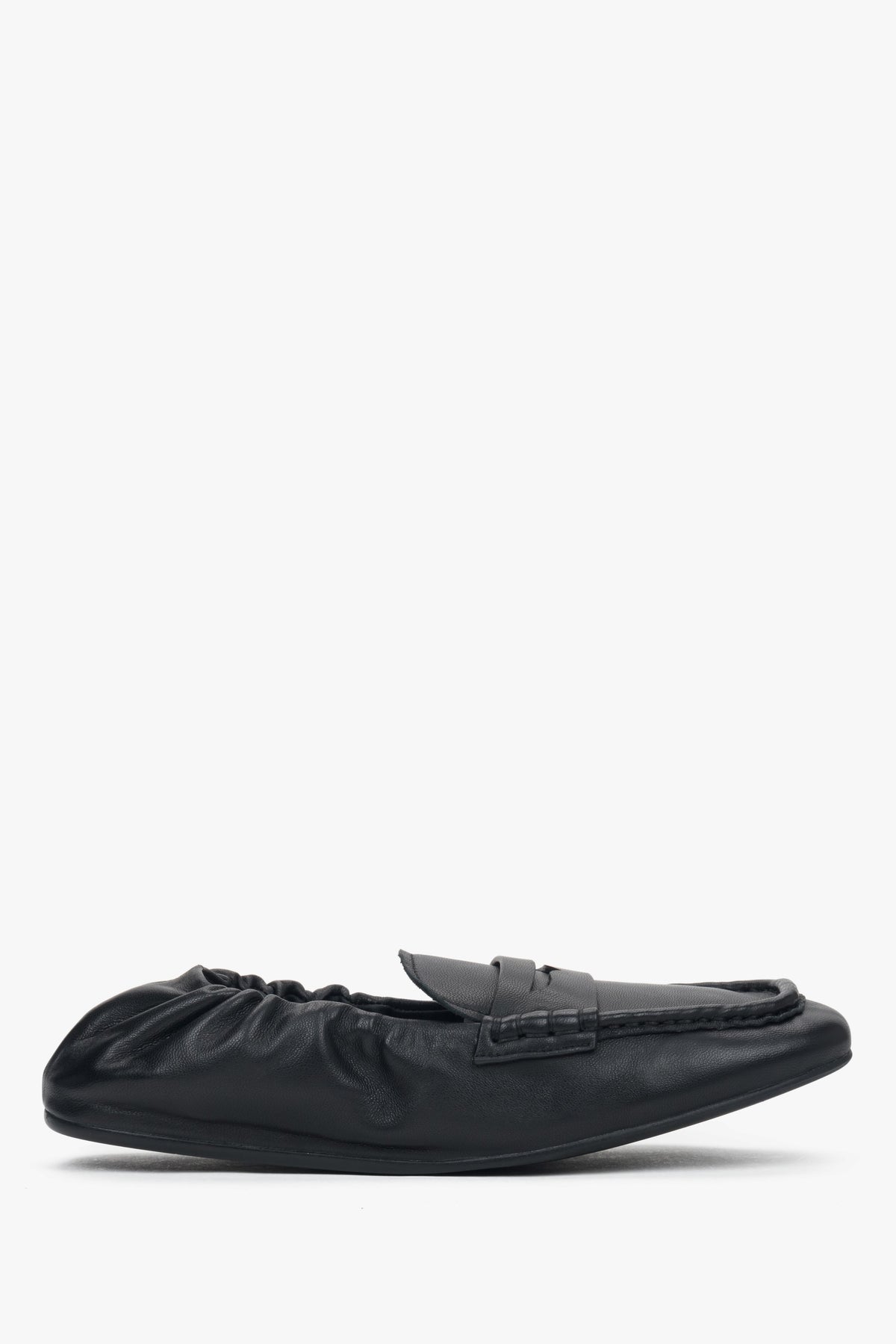 Women’s Flexible Black Loafers with Soft Heel Counter Estro ER00118783.