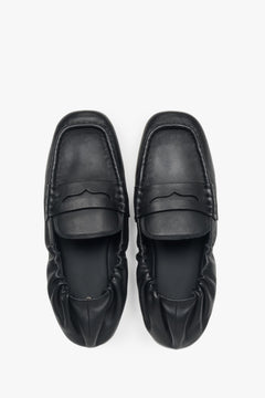 Estro women’s loafers, elastic, black, with a soft heel counter.