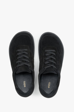 Women’s barefoot sneakers in black velour by Estro.