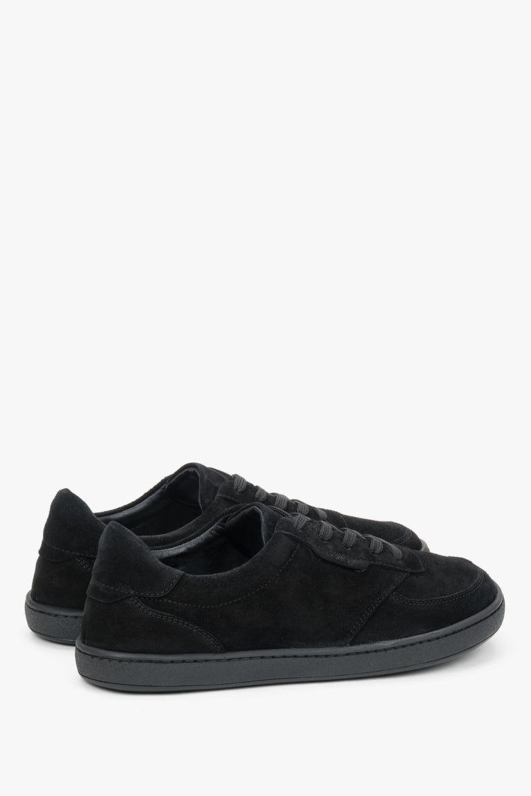 Flexible women’s sneakers Estro in black, natural velour.