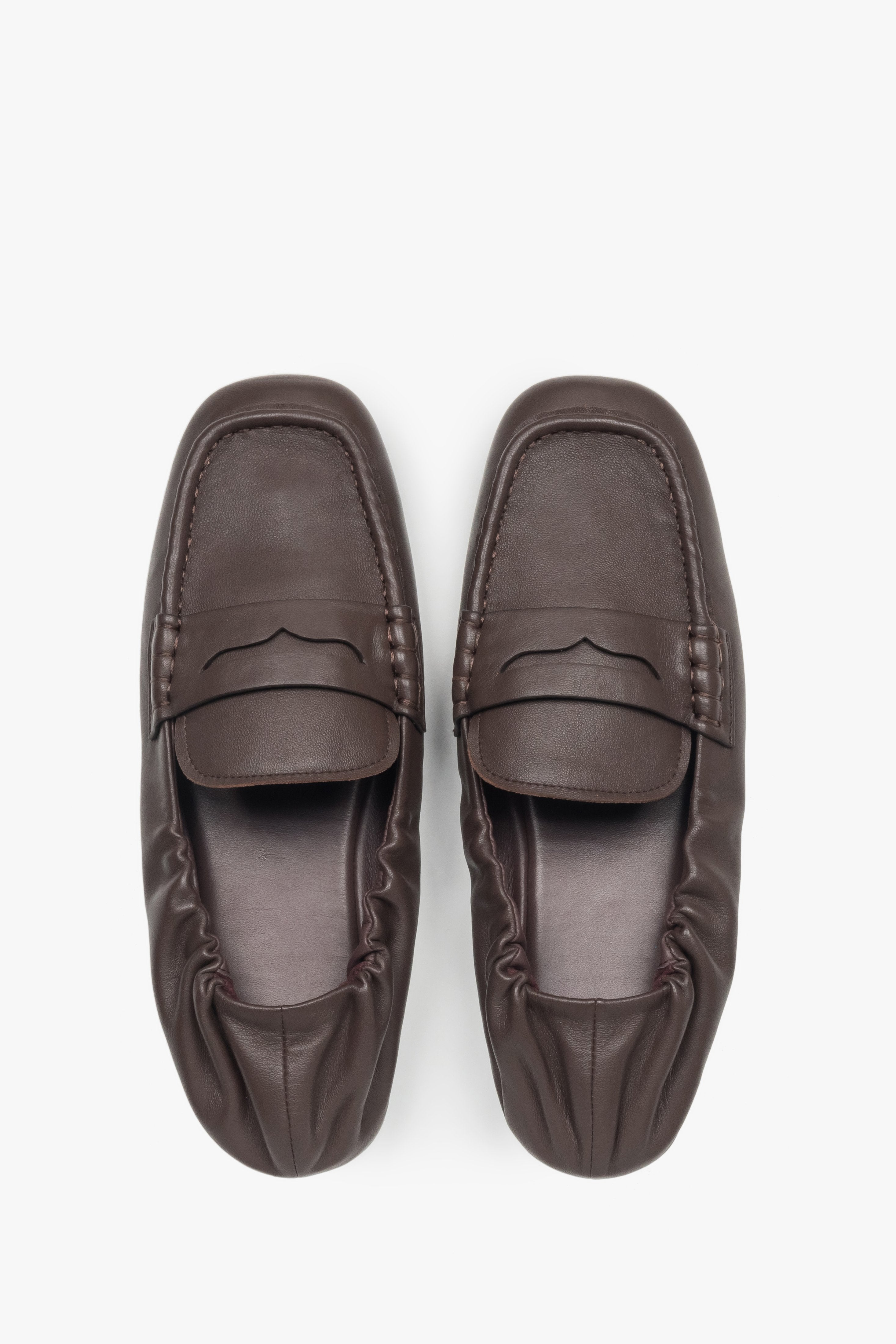 Estro women’s loafers, flexible, dark brown, with a soft heel.