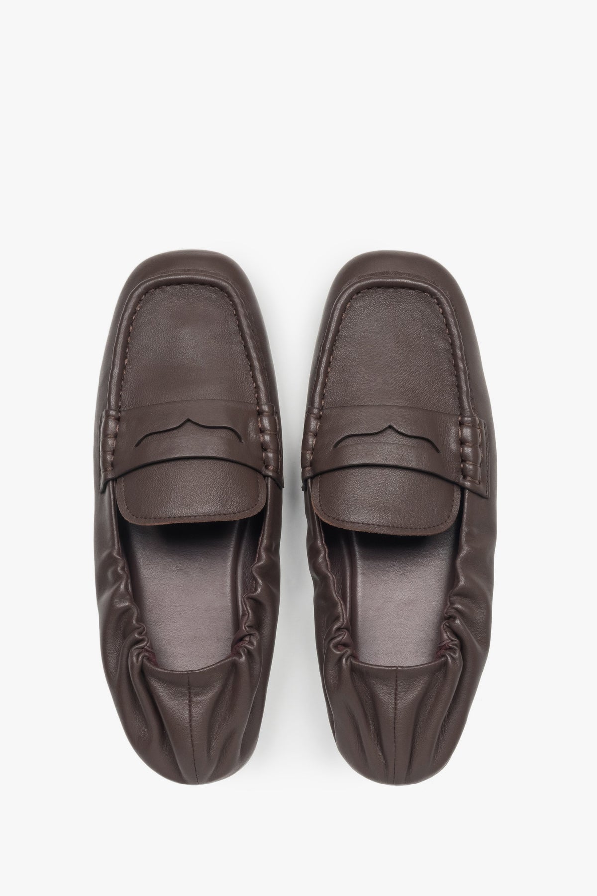 Estro women’s loafers, flexible, dark brown, with a soft heel.